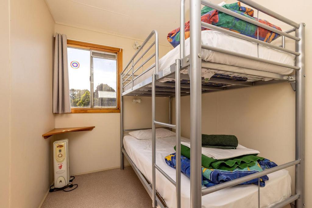 Strahan Backpackers ภายนอก รูปภาพ