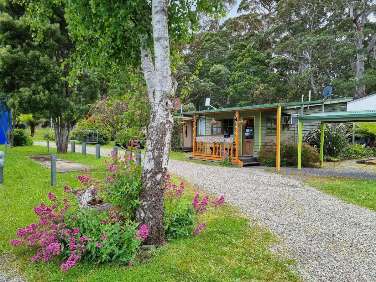 Strahan Backpackers ภายนอก รูปภาพ